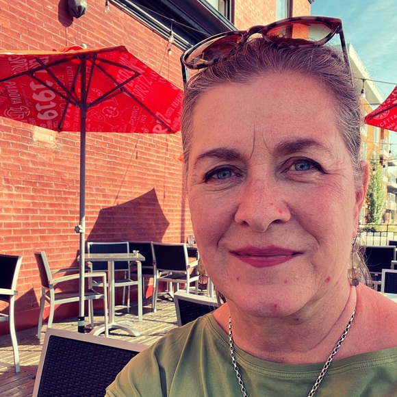 Meet your Posher, Karen - Picture 2 of 5